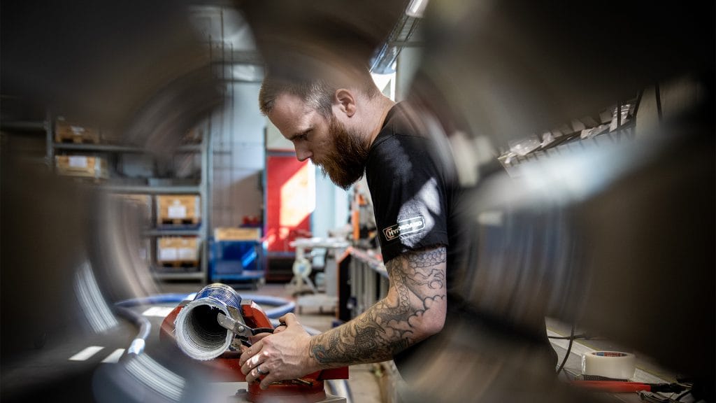 Dette billede illustrere Hydroscand lanserar montering av kompositslangar direkt i butik i Skellefteå