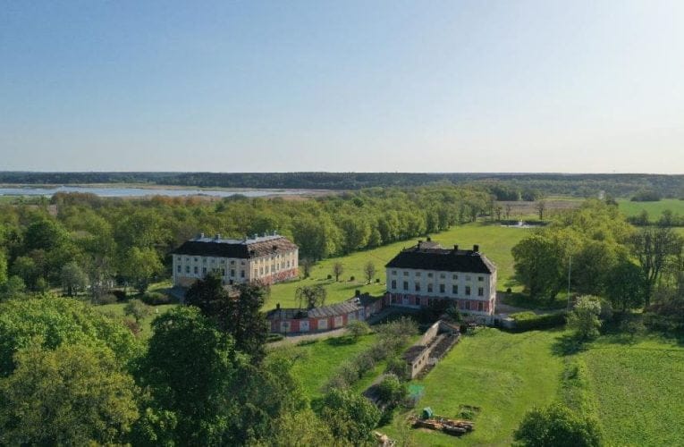 Schneider Electric hjälper Ekolsunds slott att förvalta historisk mark med modern teknik