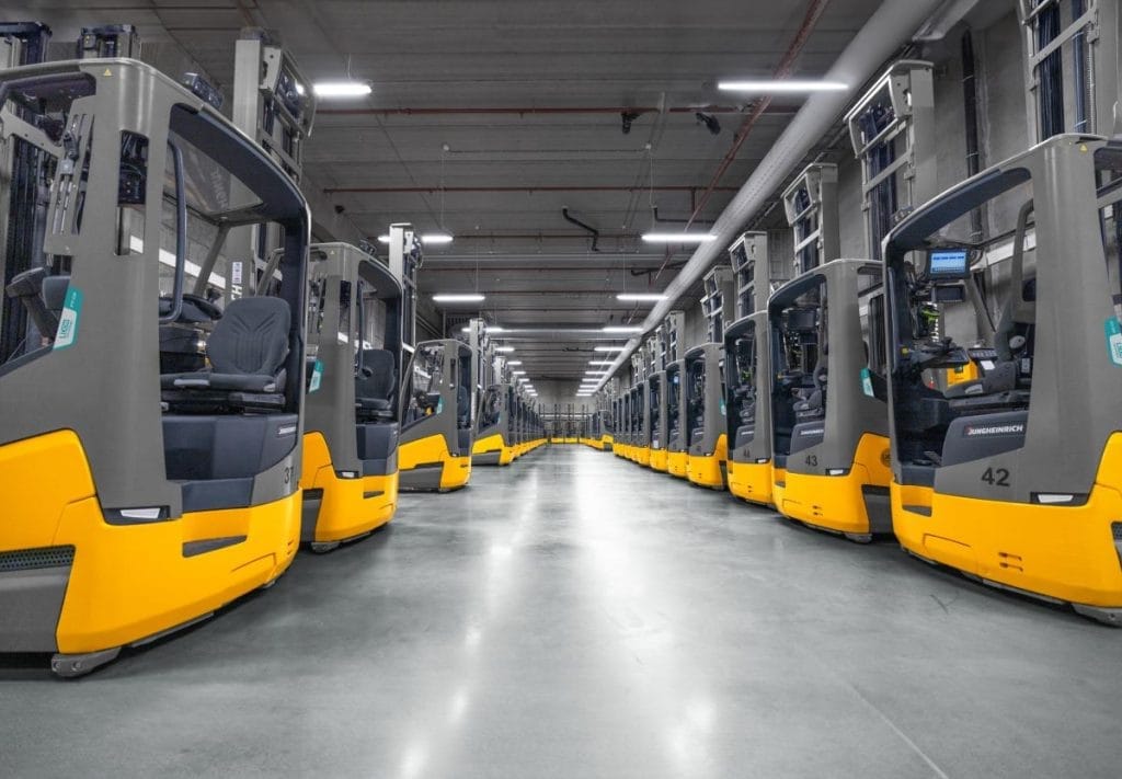 Dette billede illustrere Normal A/S stärker intralogistiken med Jungheinrich litiumjontruckar
