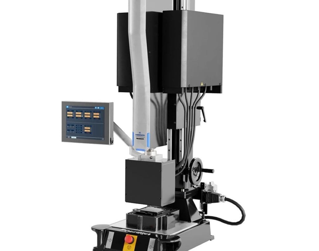 Dette billede illustrere Emersons nya lasersvets automatiserar monteringen av små plastdetaljer med komplexa geometrier