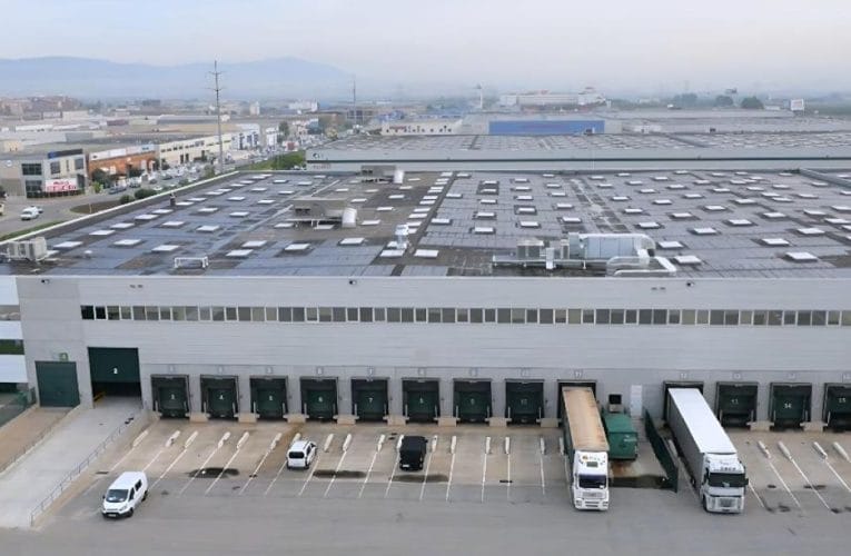 Schneider Electric ökar produktionskapaciteten i sin största datacenterfabrik i Europa