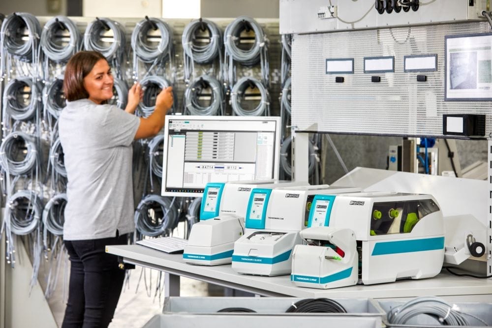 Dette billede illustrere Effektivisera din produktion med Phoenix Contacts E.SERIES skrivarfamilj