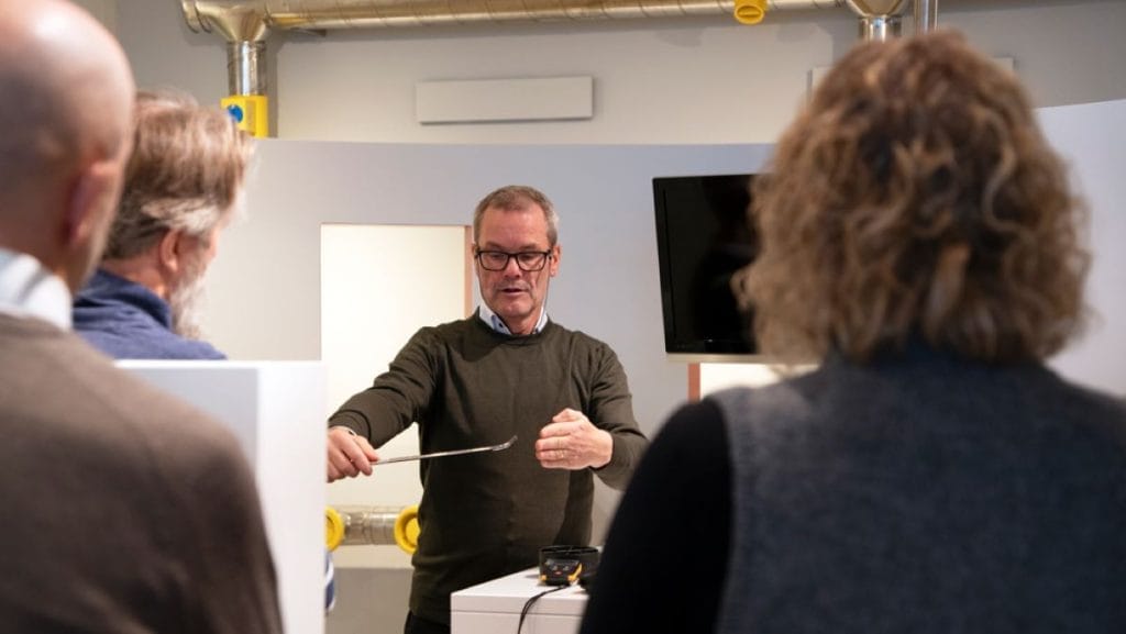 Dette billede illustrere Kontinuerligt kunskapsutbyte gör oss alla starkare