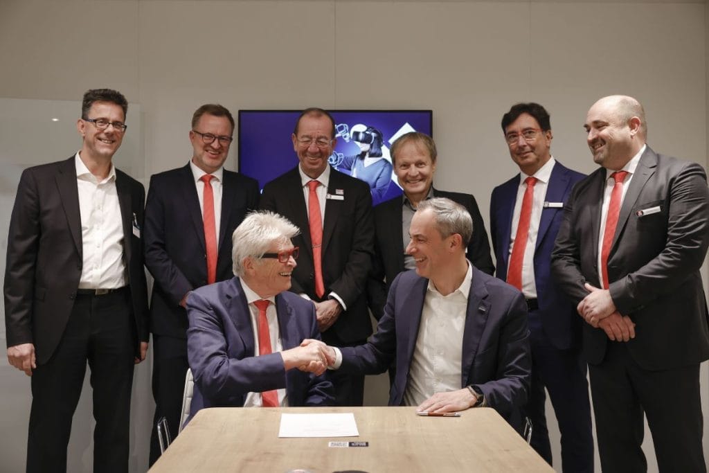 Dette billede illustrere Siemens Xcelerator: Eplan och Siemens möjliggör sömlös datakompabilitet inom maskinteknik