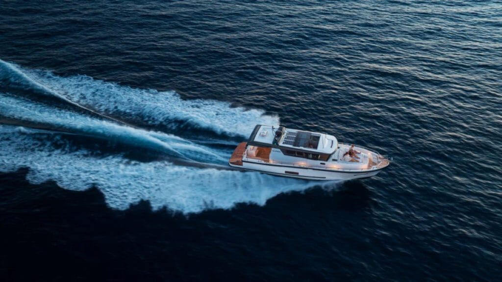 Dette billede illustrere Marint hantverk kompletterat med Lesjöfors gasfjadrar  