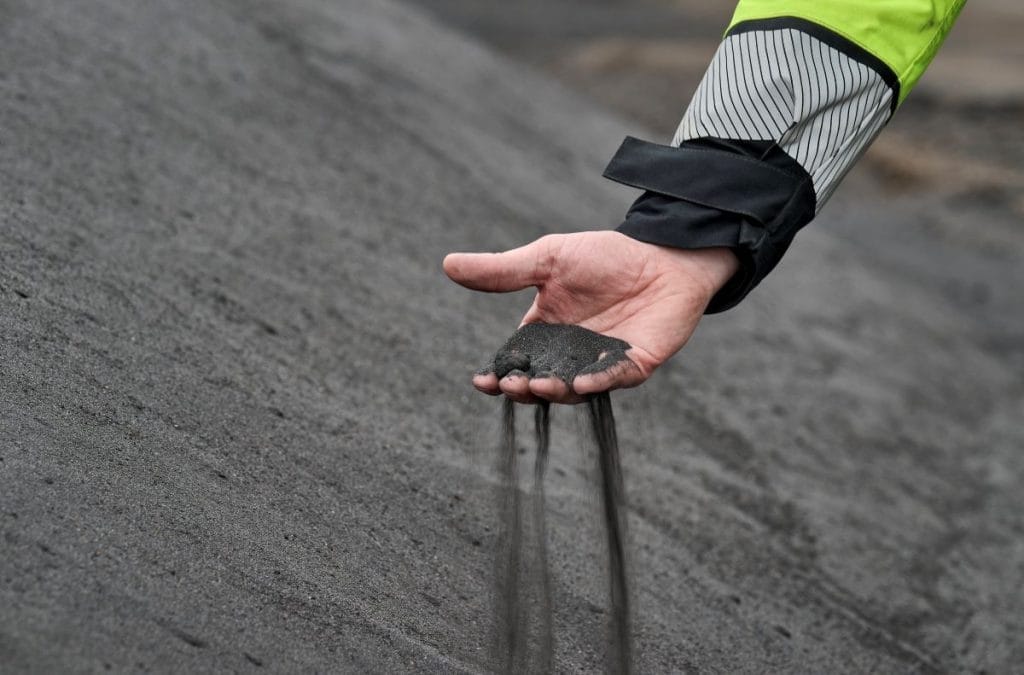 Dette billede illustrere Sand från Scania blir golvavjämning hos Weber