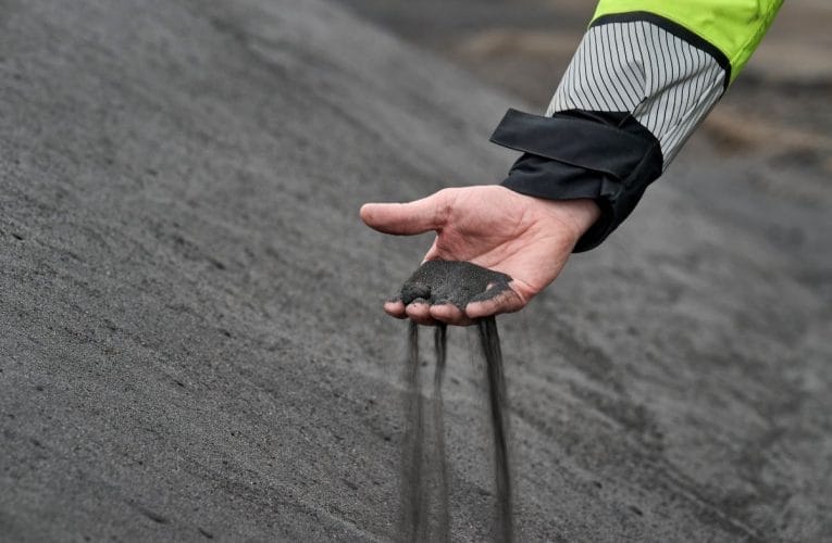 Sand från Scania blir golvavjämning hos Weber