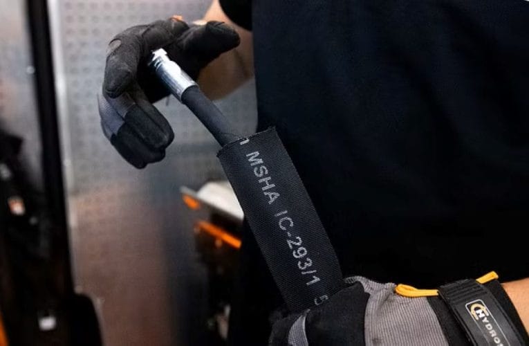 Säkrare arbetsmiljö med slangskydd och säkerhetsvajrar från Hydroscand