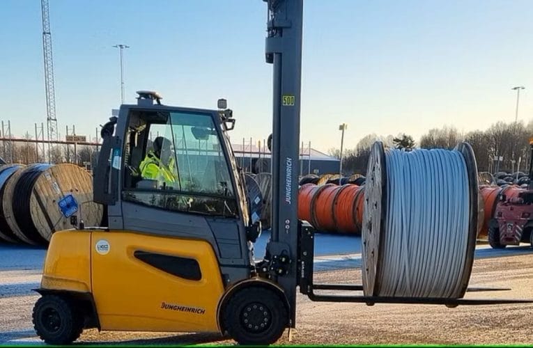 Eldrivna truckar vid logistikcentret