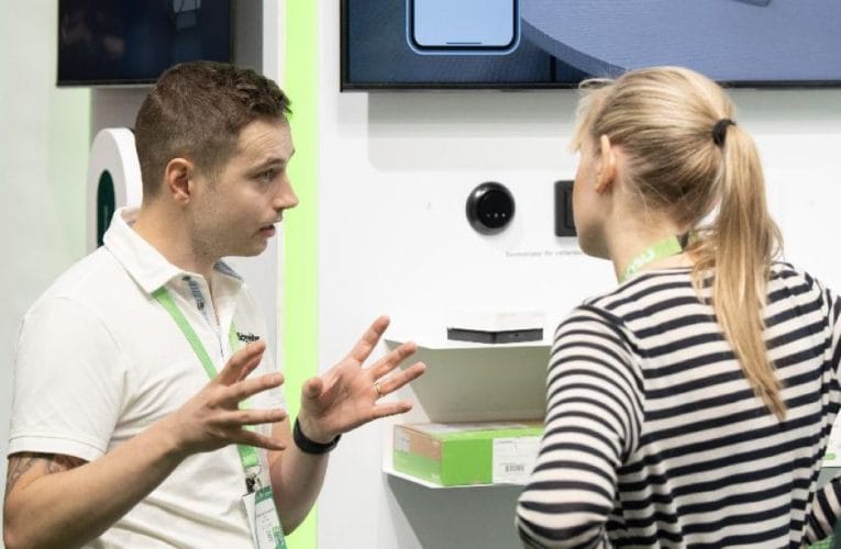 Elektrifiering, digitalisering och hållbarhet i fokus när Schneider Electric återvänder till ELFACK 2025