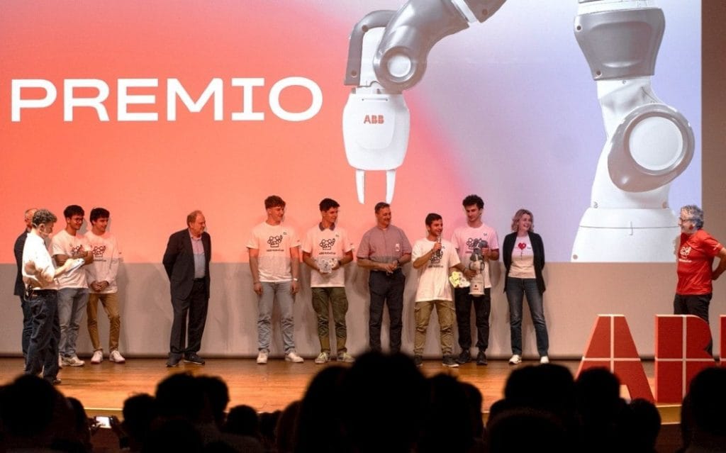 ABB RoboCup blir en global tävling 2025 - Skolan IIS Alessandro Volta - Pescara i Italien har utsetts till världsmästare inom robotikutbildning