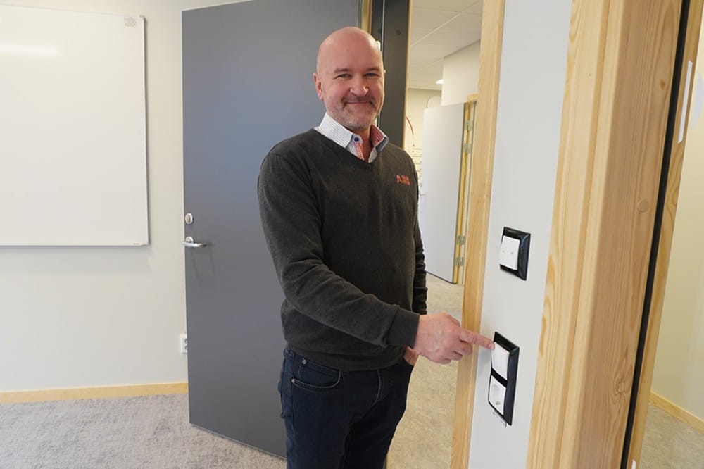 Patrik Näsman, produktchef för kompletta strömbrytarserien SAGA på ABB.