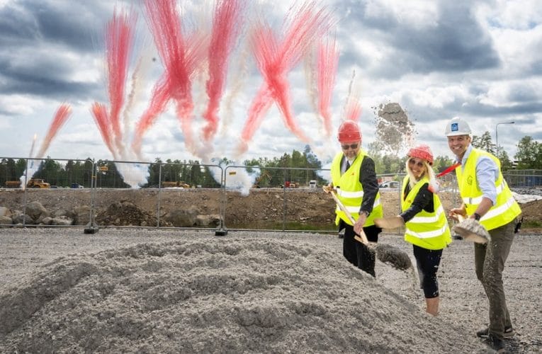 Startskott för ABB:s Robotics Campus i Västerås – idag togs första spadtaget