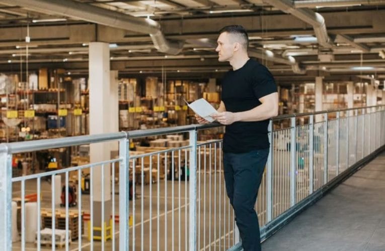 AJ produkter valgte rekkverk fra Weland for et trygt miljø på lageret