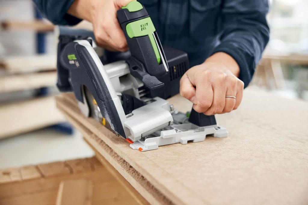 Med den nya HKC 55 K lanserar Festool en batteridriven cirkelsåg med högsta prestanda, säkerhet och mobilitet.