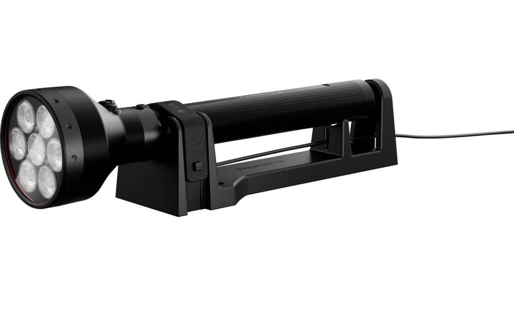 Mycket kraftfull och utrustad med innovativa One-Touch Focus. P21R är den största modellen i P-serien och levereras med laddningsstation.