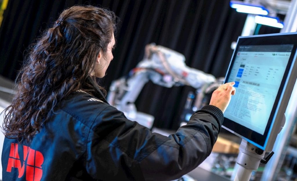 ABB och LandingAI släpper loss kraften hos generativ AI med robotvision