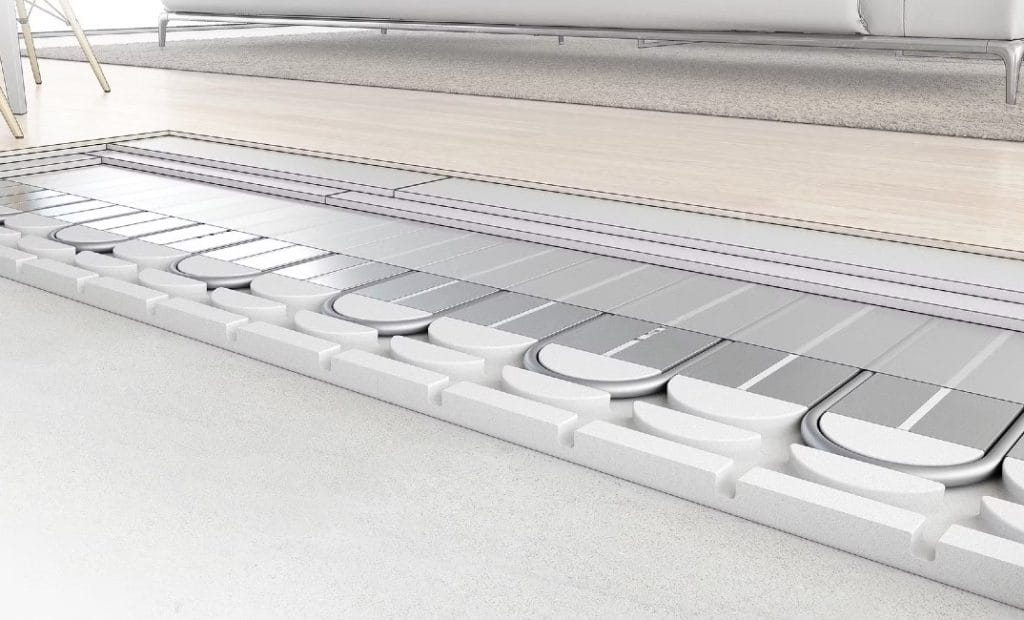 Ett golvvärmesystem uppbyggt med TECEfloor PE-RT-rör och EPS-skivor producerade med massbalansmetoden (BMB), där biobaserat innehåll ersätter fossila råvaror och bidrar till minskad klimatpåverkan.