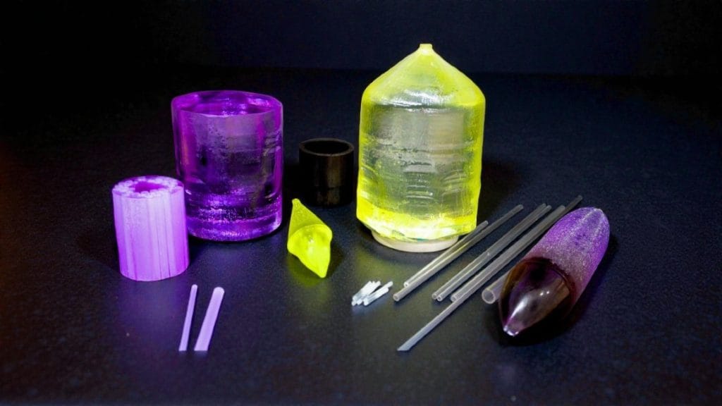 Cryturs huvudkontor ligger i Turnov, Tjeckien, i ett område som kallas för Böhmens paradis (Bohemian Paradise). Utöver sin vackra natur och dess historiska monument är platsen även känd för sina halvädelstensfyndigheter. Agat, jaspis, ametist och bergkristaller är kvarlämningar från vulkanisk aktivitet från de geologiska perioderna perm och karbon.