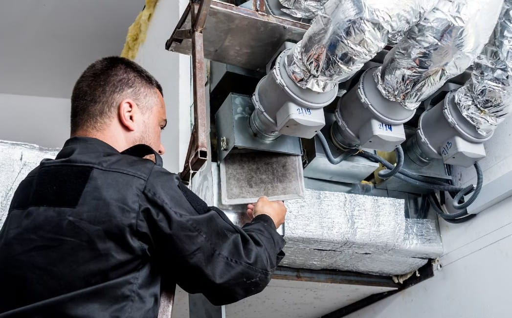 Industriell luftrenare som komplement till ventilation