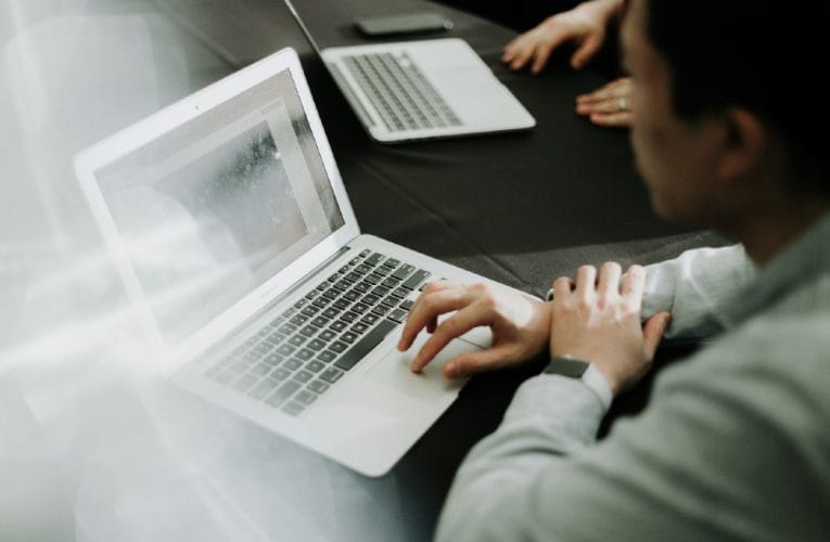 Samarbete mellan industri och offentlig sektor i den digitala tidsåldern: Hur teknik effektiviserar tillstånd, ärenden och regelefterlevnad