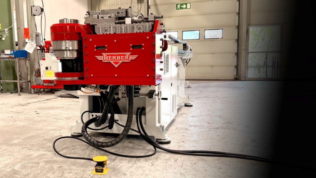 Dette billede illustrere Hydroscand moderniserar sin rörbockningsproduktion med ny CNC-styrd rörbockningsmaskin