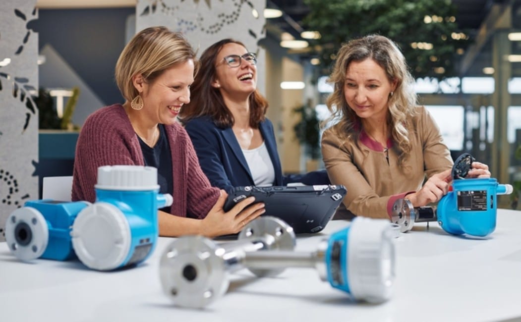 En kultur av innovation på Endress+Hauser gynnar öppna utbyten och kontinuerlig utveckling av idéer. 