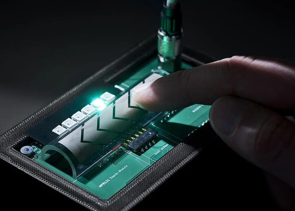 Funktionen flyttar ut på ytan: binder trycker elektronik direkt på produkten