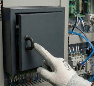 Med fyra nya fingergrepp-serier av aluminium, rostfritt stål, stål och syntetmaterial skapar KIPP en enhetlig, materialövergripande lösning för användningar, där byggutrymme, användbarhet och tydlig gestaltning räknas lika mycket. Bild: KIPP