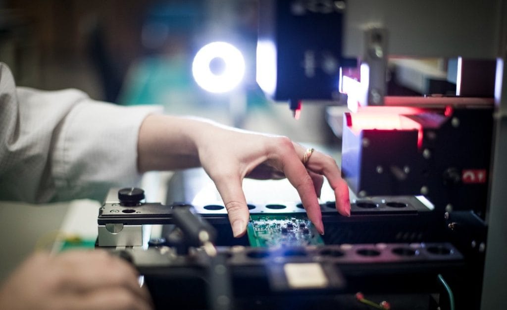PROTO-ELECTRONICS stärker sitt erbjudande för snabb prototyptillverkning online för flyg-, försvars- och rymdsektorn med EN9100-certifiering